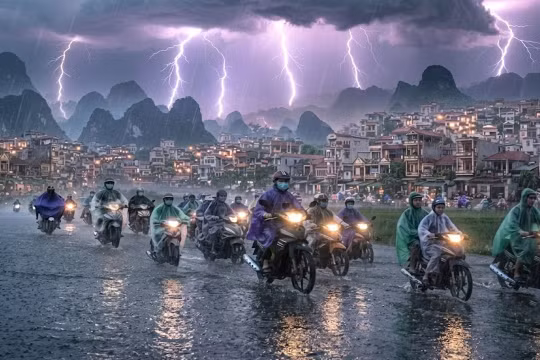 Dự báo thời tiết tối 2/7: Miền Bắc xuất hiện mưa rào và dông rải rác, cảnh báo lốc sét nguy hiểm