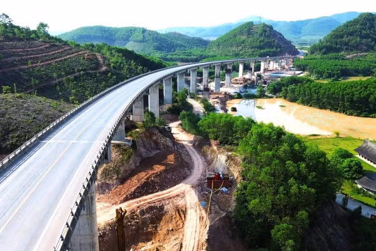Tạm dừng khai thác cao tốc đoạn Cam Lộ - La Sơn vào ban đêm từ 10/7