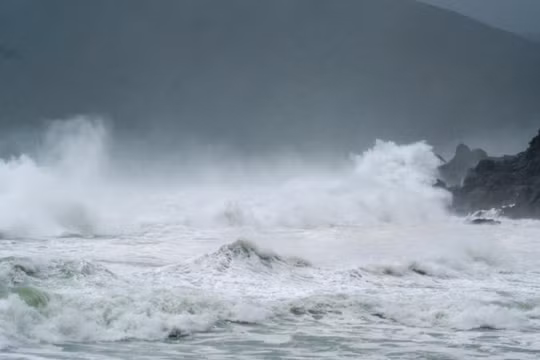 Bão Chan-hom “lớn phổng” áp sát vùng Kanto Nhật Bản, cảnh báo mưa lớn dữ dội