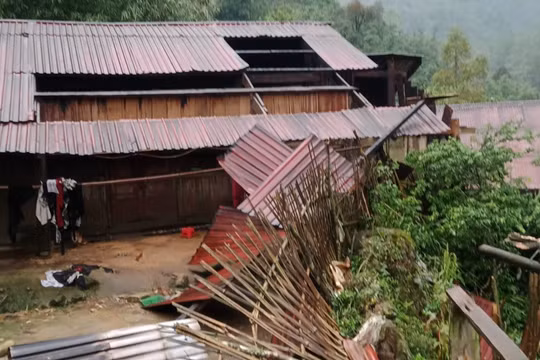 Cảnh báo khẩn: Mưa lớn dồn dập gây nguy cơ lốc sét và mưa đá nguy hiểm tại vùng núi Bắc Bộ 