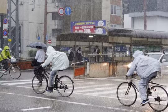 Bão Chan-hom tăng cấp chóng mặt uy hiếp Nhật Bản, tâm bão hướng về khu vực gần Tokyo