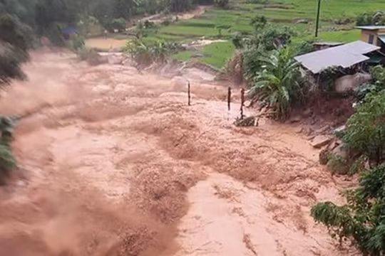 Cảnh báo khẩn: Khánh Hòa đối mặt nguy cơ cao lũ quét, sạt lở và sụt lún đất do mưa lớn