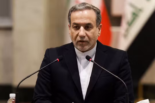 Ngoại trưởng Araqchi tuyên bố vụ Ukraine tấn công tàu thương mại Iran "không thể không bị đáp trả"