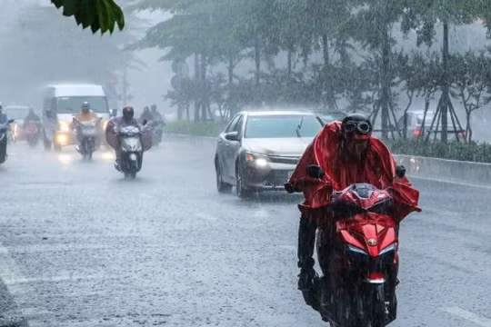 Dự báo thời tiết trưa 9/7: Bắc Bộ và Quảng Ninh mưa dông diện rộng, cục bộ có nơi trên 250mm
