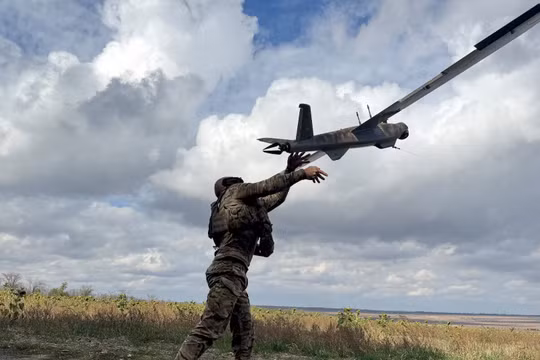 Ukraine điều “bầy đàn UAV” tấn công thành phố Nizhnekamsk Nga, ít nhất 13 người thiệt mạng