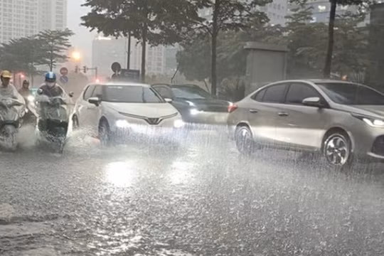 Bắc Bộ, Thanh Hóa và Nghệ An đối mặt mưa lớn diện rộng kèm lốc, sét và gió giật mạnh