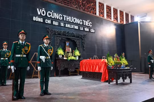 Xúc động lễ viếng Đại tá, Anh hùng Lực lượng vũ trang nhân dân La Văn Cầu