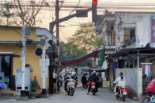 Cầu Vạn Xuân chỉ dài 40m nhưng thi công hơn 3 năm vẫn chưa xong.