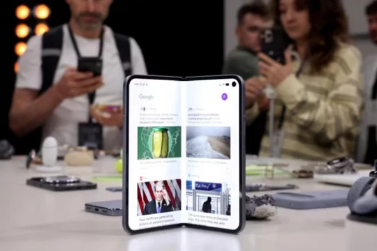 Google đang biến Việt Nam thành một mắt xích quan trọng hơn trong chuỗi cung ứng điện thoại thông minh của mình. Ảnh: Reuters.