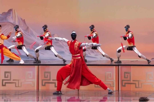 Màn trình diễn võ thuật robot được dàn dựng tại Gala Lễ hội mùa xuân năm 2026 tại Trung Quốc, Ảnh: Nikkei Asia.