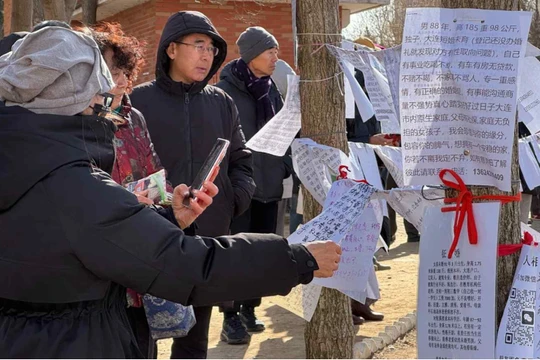 Việc phụ huynh đăng tải hình ảnh con cái mình tại các công viên đã trở nên phổ biến ở Trung Quốc từ giữa những năm 2000. Ảnh: Nikkei Asia.