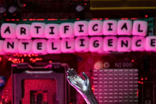 Trí tuệ nhân tạo (AI) là lý do hấp dẫn đối với nhà đầu tư để cắt giảm chi phí, nhưng có rất ít bằng chứng cho thấy đây là yếu tố chính dẫn đến việc sa thải nhân viên. Ảnh: Nikkei Asia.