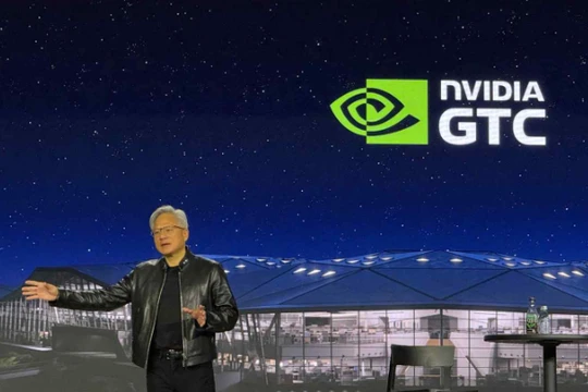 CEO của Nvidia, Jensen Huang, phát biểu tại phiên hỏi đáp trong hội nghị GTC của hãng sản xuất chip này ở San Jose, California. Ảnh: Nikkei Asia.