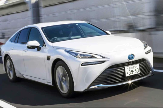 Mẫu xe chở khách chạy bằng pin nhiên liệu hydro Mirai của Toyota đã không đạt được thành công về mặt thương mại. Ảnh: Nikkei Asia.
