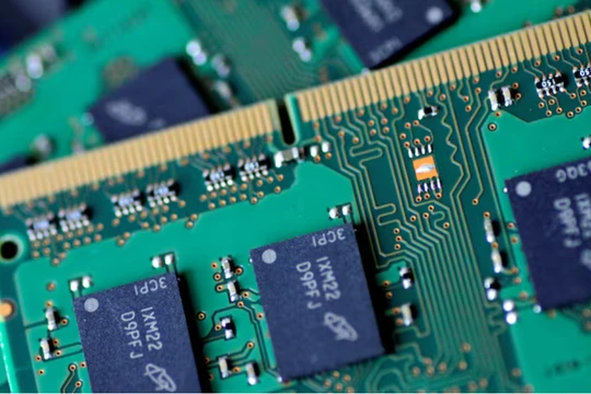 Chip nhớ dự kiến tiếp tục tăng thêm từ 40-50% ngay trong quý đầu năm nay. Ảnh: Reuters.