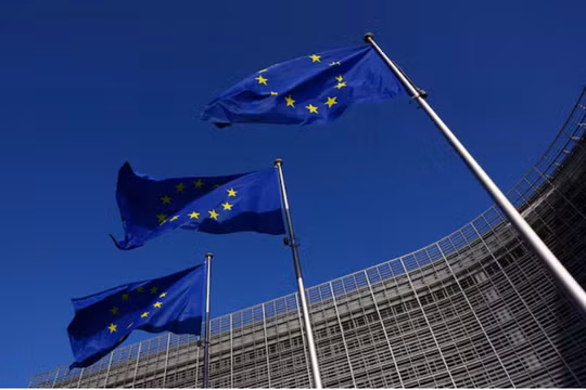 EU trừng phạt mạng xã hội lớn nhất của Nga cùng 3 công ty công nghệ. Ảnh: Reuters.