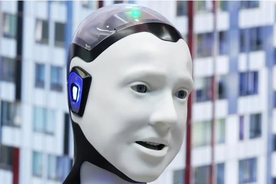 Robot theo dõi hàng giờ video trên YouTube giúp giao tiếp tự nhiên hơn. Ảnh: BGR.