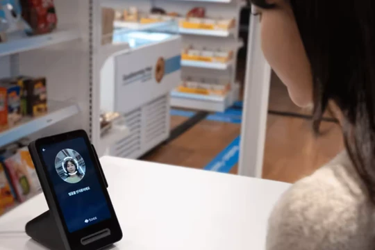 Hơn 1 triệu người dùng đã đăng ký sử dụng Facepay. Ảnh: Nikkei Asia.