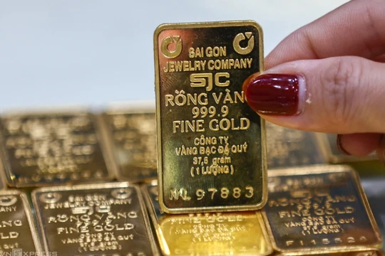 Giá vàng hôm nay giảm mạnh.