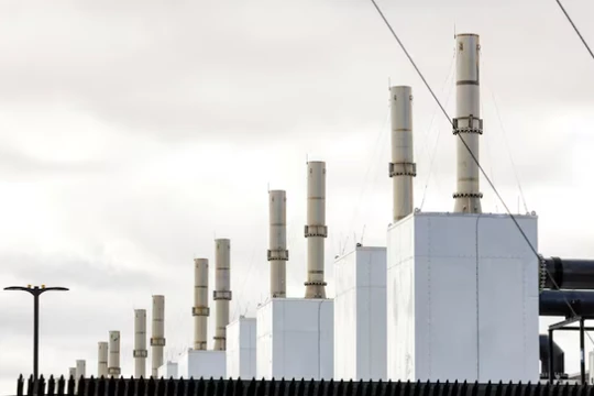 Hệ thống lưới điện Mỹ đang quá tải. Ảnh: Reuters.