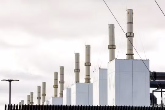 Hệ thống lưới điện Mỹ đang quá tải. Ảnh: Reuters.