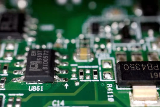 Tình trạng thiếu hụt khí Heli đang làm gián đoạn nguồn cung chip toàn cầu. Ảnh: Reuters.