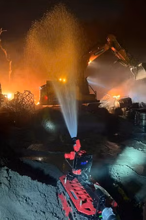 Cảnh sát thông tin vụ cháy ngùn ngụt tại bãi dầu thải Hà Nội