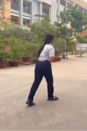 CSGT "giải cứu" nữ sinh bị nhầm điểm thi