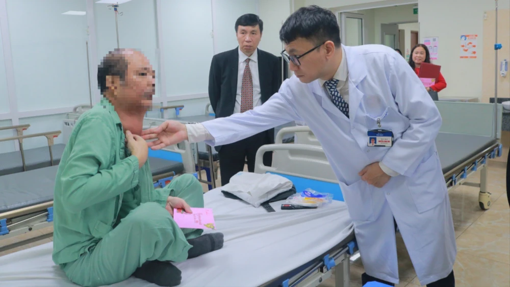 Bệnh viện Việt Đức và Bệnh viện E xuyên Tết cứu người, cảnh báo tai nạn pháo