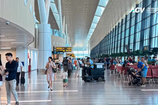 Sân bay Tân Sơn Nhất tăng chuyến dịp cao điểm hè