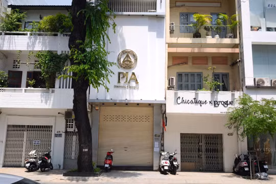 Người TP.HCM chật vật đi bán lại kim cương