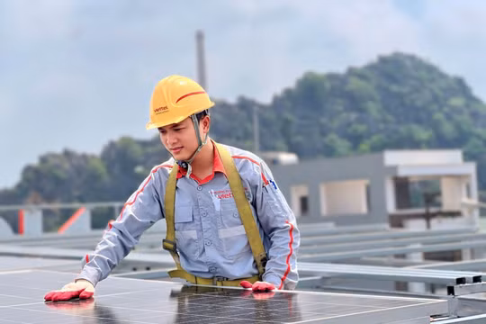 Doanh nghiệp điện mặt trời áp mái top 1 “họ Viettel” sắp chia cổ tức
