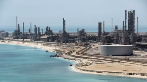 Houthi tuyên bố tấn công nhà máy lọc dầu Ras Tanura của Ả Rập Xê Út