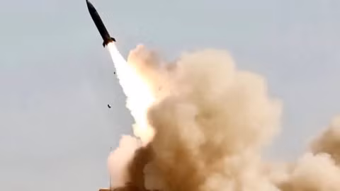 Ông Trump tuyên bố chấn động: Đảo Kharg của Iran đang bị “phá hủy thành từng mảnh vụn”