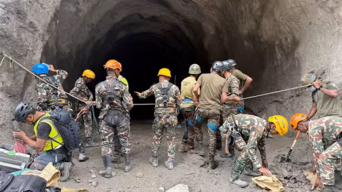 Lũ quét tại Nepal: Cứu hộ chạy đua với thời gian, dồn lực tìm kiếm công nhân mắc kẹt dưới đường hầm