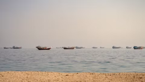 Rộ tin Mỹ - Iran bí mật ngồi vào bàn đàm phán giải cứu "yết hầu" eo biển Hormuz?
