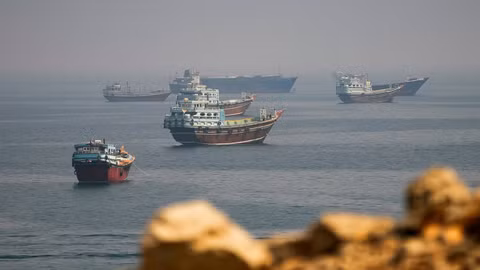 Eo biển Hormuz tiếp tục vắng tàu, lưu lượng vận tải giảm sâu dưới mức trung bình 10 ngày