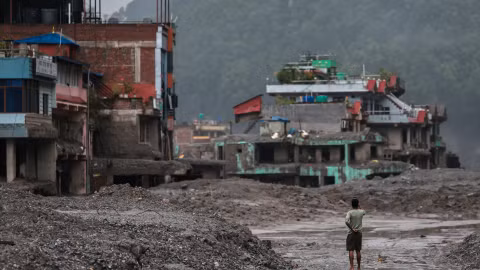 Nepal chạy đua giải cứu hàng trăm người mắc kẹt trong đường hầm thủy điện sau trận lũ “tử thần”