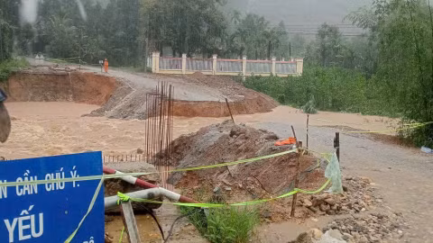 Mưa lớn bao trùm Đà Nẵng, cảnh báo hàng loạt khu vực nguy cơ cao xảy ra lũ quét và sạt lở