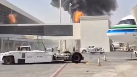Sân bay Riyadh tiếp tục bị Houthi tập kích, ít nhất 1 người thiệt mạng, 11 người bị thương