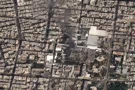 Hình ảnh vệ tinh cho thấy dinh thự của Lãnh đạo tối cao Iran Ali Khamenei bị tên lửa Israel phá hủy sáng 28/2. Ảnh: QQnews.
