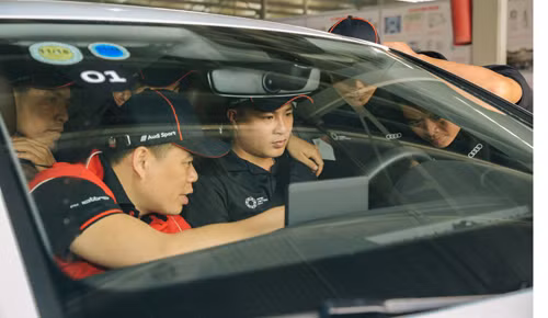 Trong hơn 12 ngày, 2 nhóm lái xe (300 học viên mỗi nhóm) tại Hà Nội và Bắc Giang sẽ có cơ hội làm quen với những phiên bản Audi được sản xuất giới hạn để phục vụ APEC 2017.