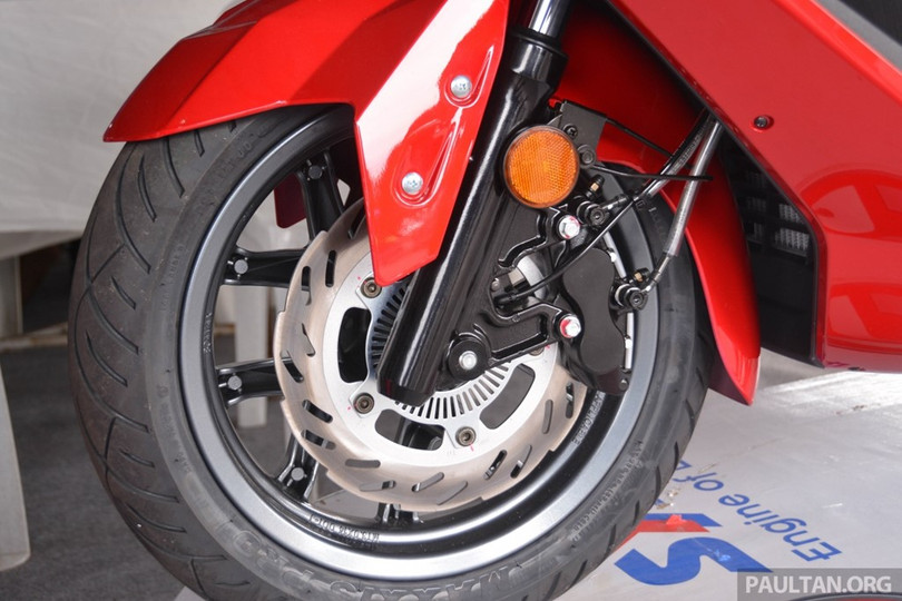 Giá bán của xe hiện chưa được công bố, tuy nhiên đối thủ cạnh tranh trực tiếp của xe là Kawasaki J300 đang được bán ra với giá khoảng 7.117 USD tại Malaysia. Giá bán của xe hiện chưa được công bố, tuy nhiên đối thủ cạnh tranh trực tiếp của xe là Kawasaki J300 đang được bán ra với giá khoảng 7.117 USD tại Malaysia.