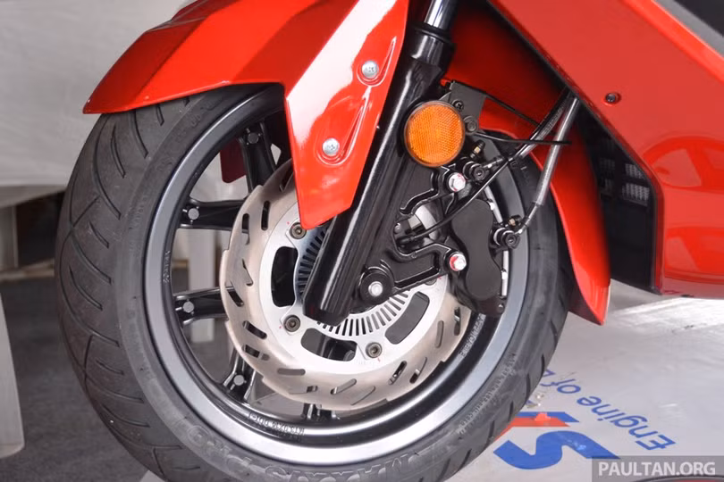 Giá bán của xe hiện chưa được công bố, tuy nhiên đối thủ cạnh tranh trực tiếp của xe là Kawasaki J300 đang được bán ra với giá khoảng 7.117 USD tại Malaysia.