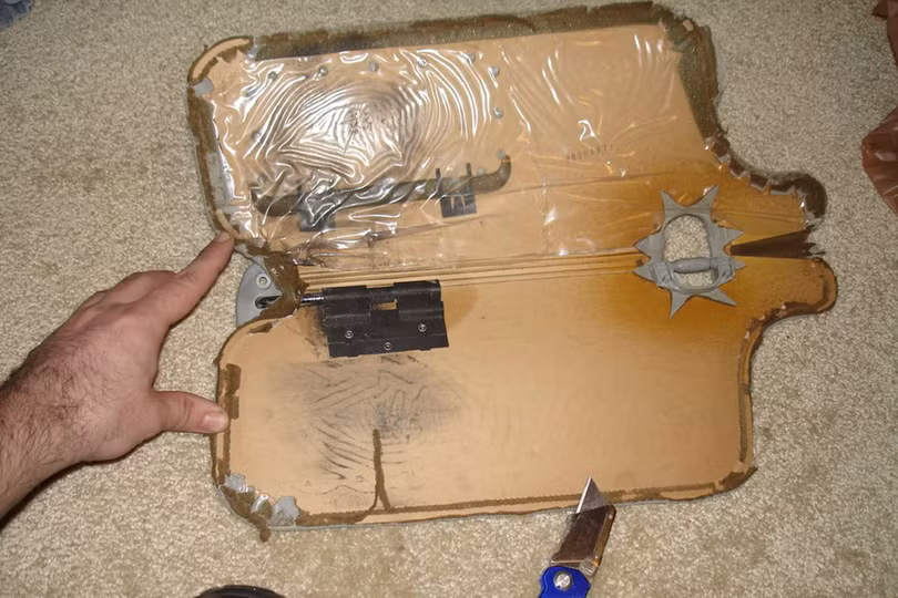 Toyota làm tấm chắn nắng từ bìa carton: Không có gì là sai, chỉ là giá hơi đắt! ảnh 1