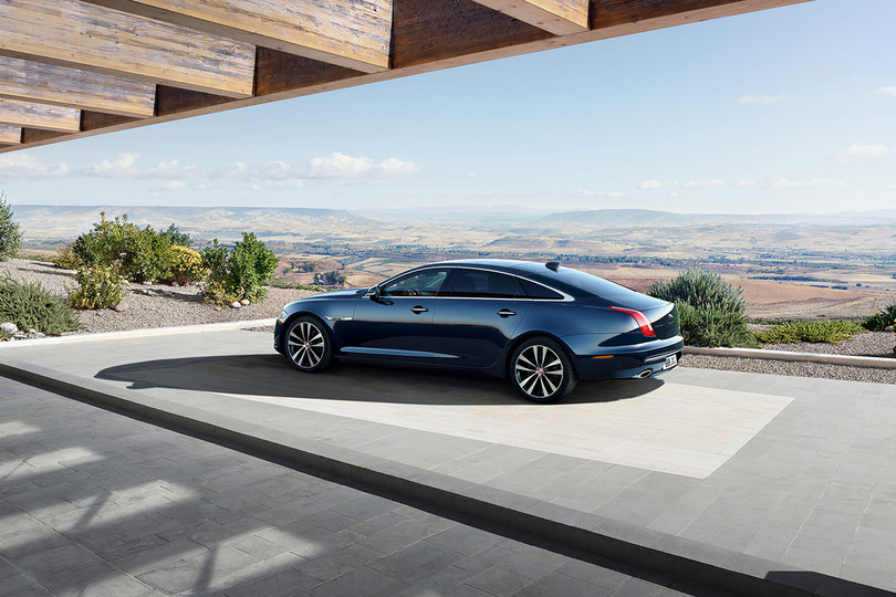 Kỷ niệm 50 năm dòng XJ, Jaguar ra mắt phiên bản đặc biệt XJ50 ảnh 4