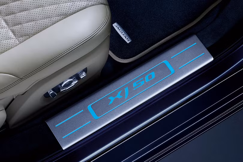 Kỷ niệm 50 năm dòng XJ, Jaguar ra mắt phiên bản đặc biệt XJ50 ảnh 9