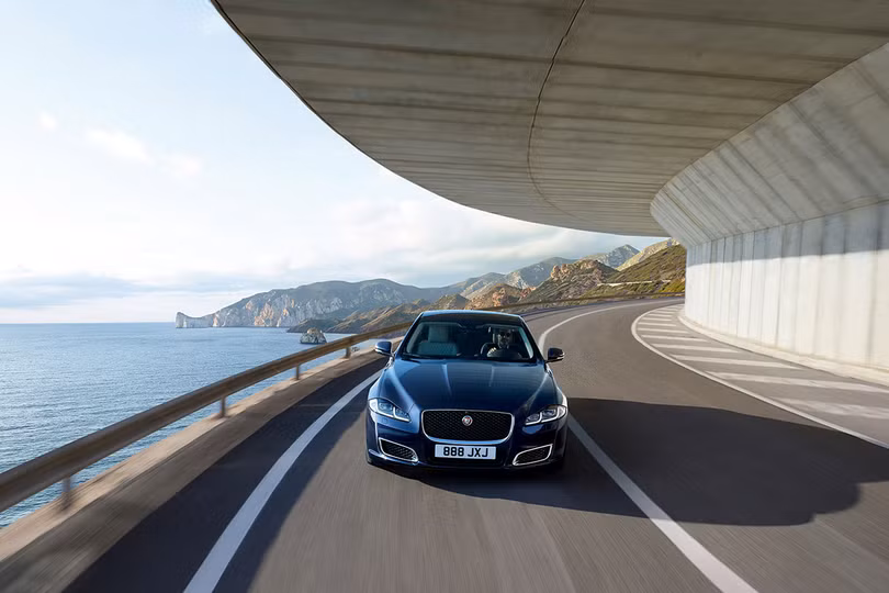 Kỷ niệm 50 năm dòng XJ, Jaguar ra mắt phiên bản đặc biệt XJ50 ảnh 6