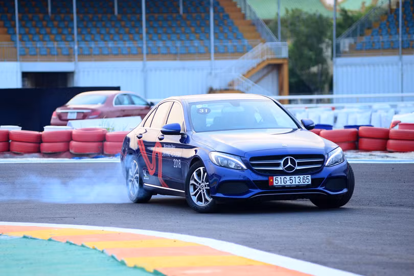 Học viện lái xe an toàn Mercedes-Benz 2018 có gì mới? ảnh 3