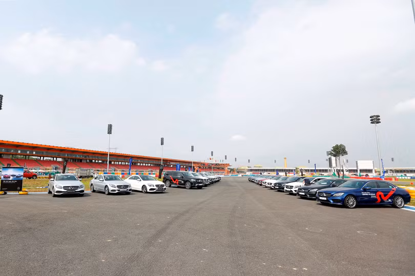 Học viện lái xe an toàn Mercedes-Benz 2018 có gì mới? ảnh 1